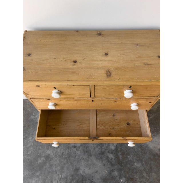 Wood 19th Century English Pine Chest of Drawers | Dresser With Porcelain Knobs For Sale - Image 7 of 8
