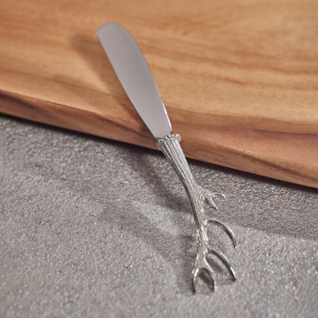 The Malachi Butter Cheese Knife is made of stainless steel with pewter antler handle which has a festive holiday theme....