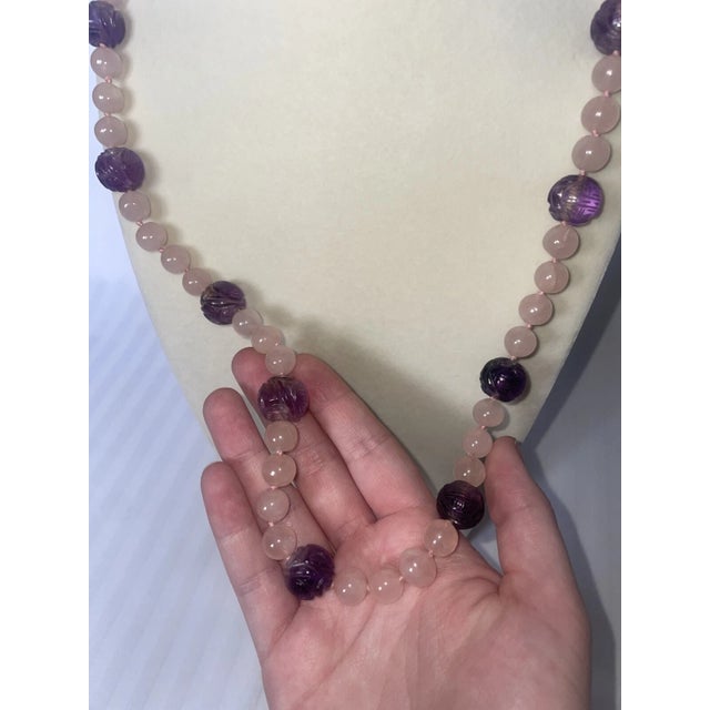 Mid 20th Century Rose Quartz and Amethyst Knotted Bead Necklace For Sale - Image 4 of 7