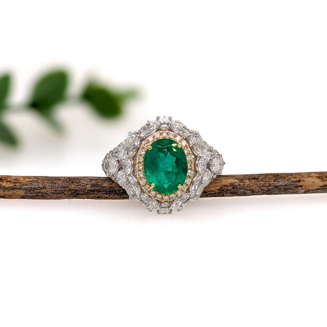 2020s Exceptional Gia Certified Emerald in a Bespoke Heirloom Setting: Solid 14k Gold, Size 6.75 For Sale - Image 5 of 11