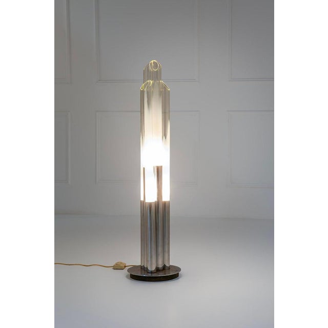 Space Age floor lamp in chromed metal and glass tubes, Italy, 1970s Up to 250V (Europe/UK Standard).The wiring of this...