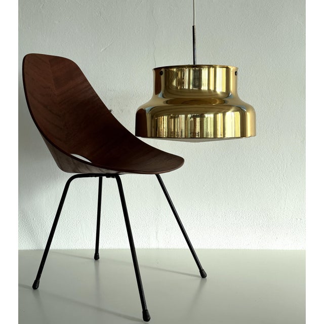 Original Brass ceiling pendant "Bumling" by Anders Pehrson for Ateljé Lyktan, Sweden, 1970s. Enameled paint in off white...