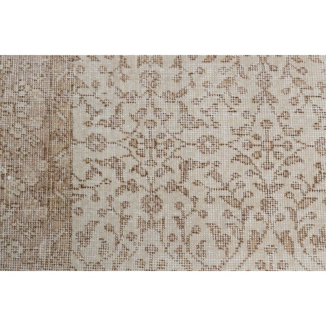 Textile Mid 20th Century Neutral Modern Farmhouse Rug For Sale - Image 7 of 10