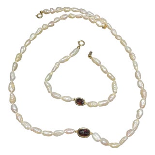 1990s 14k Gold Pink Rice Pearl and Oval Garnet Jewelry Set. For Sale