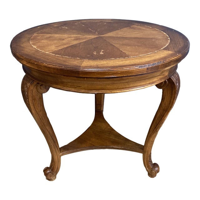 Hekman Round Side Table With Queen Anne Legs For Sale