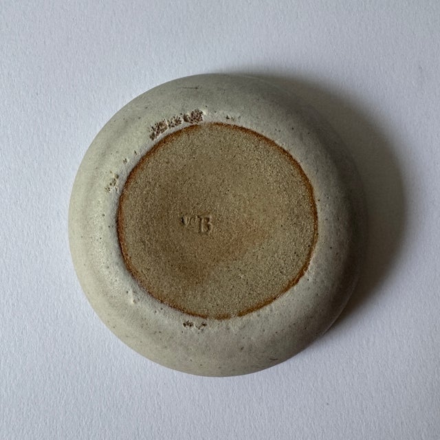 1970s 1970s Pair of Lidded Ceramic Boxes by Val Barry For Sale - Image 5 of 10
