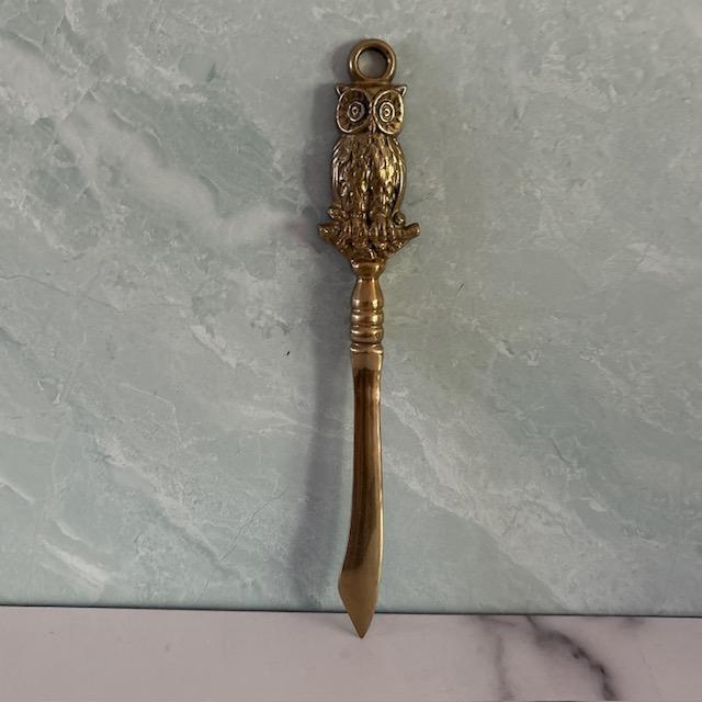Handsome vintage mid-century letter opener. Made of brass with hanging hook at top for display. Features a perching owl.