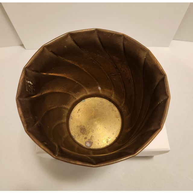1970s Vintage Mid-Century Brass Swirl Planter/Wastebasket Made in India For Sale - Image 5 of 10