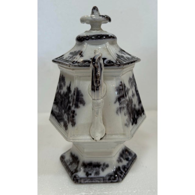English 19th Century English Mulberry Dinnerware Hexagon Shaped Tureen For Sale - Image 3 of 6