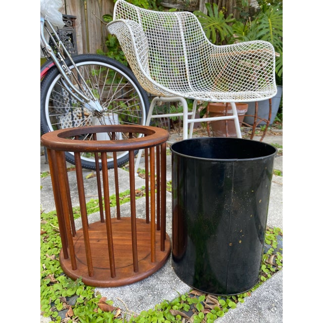1960s Arthur Umanoff Attributed Round Spindle Walnut Wastebasket For Sale In Miami - Image 6 of 11