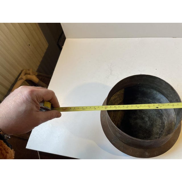 Antique 19th Century Islamic Middle Eastern Bowl in Engraved Copper For Sale - Image 5 of 8