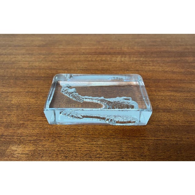 Vintage Scandinavian Art Glass Paper Weight, in Very Good conditions. Designed 1970 to 1979