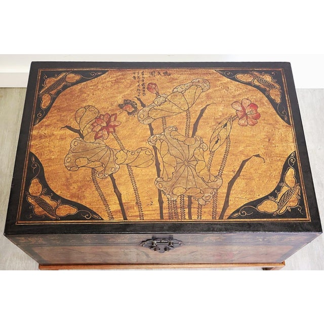 Early 20th Century Chinese Yangjiang Lacquered Leather Trunk Chest With Calligraphy For Sale In Raleigh - Image 6 of 15