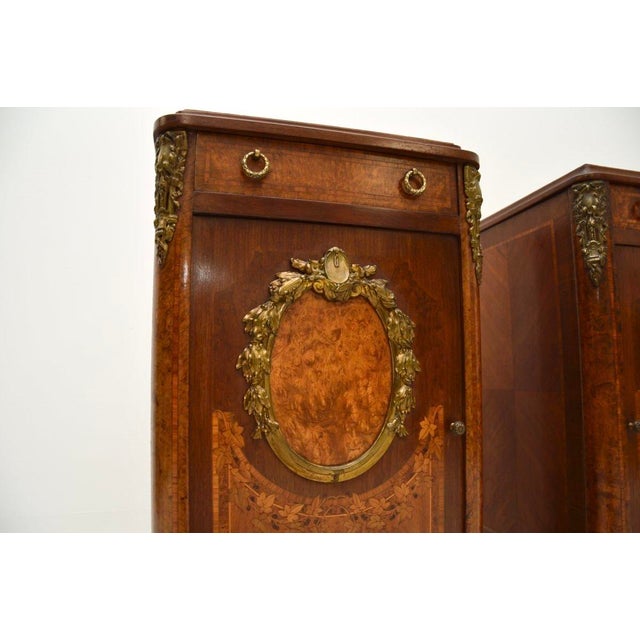 French Inlaid Walnut Bedside Tables with Marble Tops, 1870s, Set of 2 For Sale - Image 11 of 16