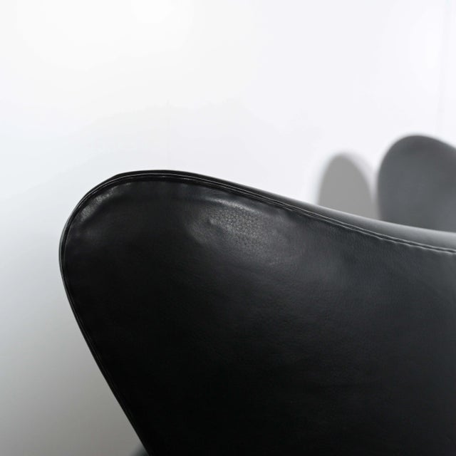 Set of Egg Chair and Ottoman in Aniline Leather with Polished Aluminium Base by Arne Jacobsen for Fritz Hansen, 2005 For Sale - Image 18 of 18