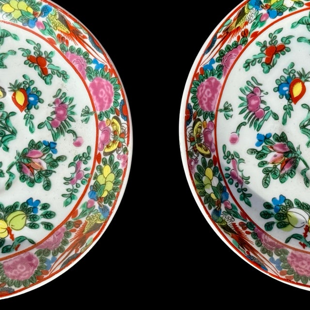 Vintage Chinese Export Famille Rose Porcelain Plates Rose Medallion, Pair For Sale - Image 4 of 7