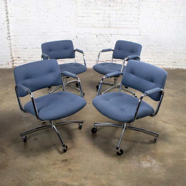 Late 20th Century Modern Set of 4 Steelcase Swivel Dining or Game Chairs 4 Prong Chrome Bases W/Casters For Sale - Image 6 of 18