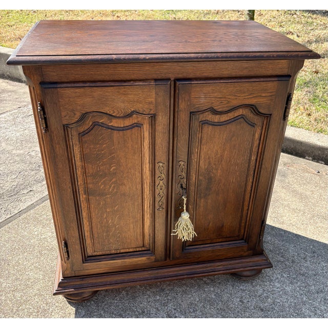 Beautiful country French sideboard with two doors, an adjustable shelf and a key that locks!