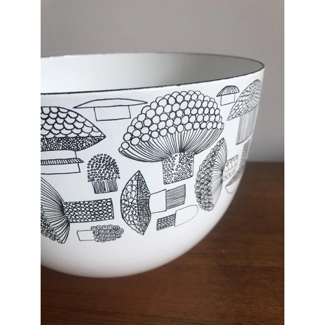 Mid-Century Modern Enameled Metal Bowls by Kaj Franck for Arabia, 1950s, Set of 3 For Sale - Image 3 of 10