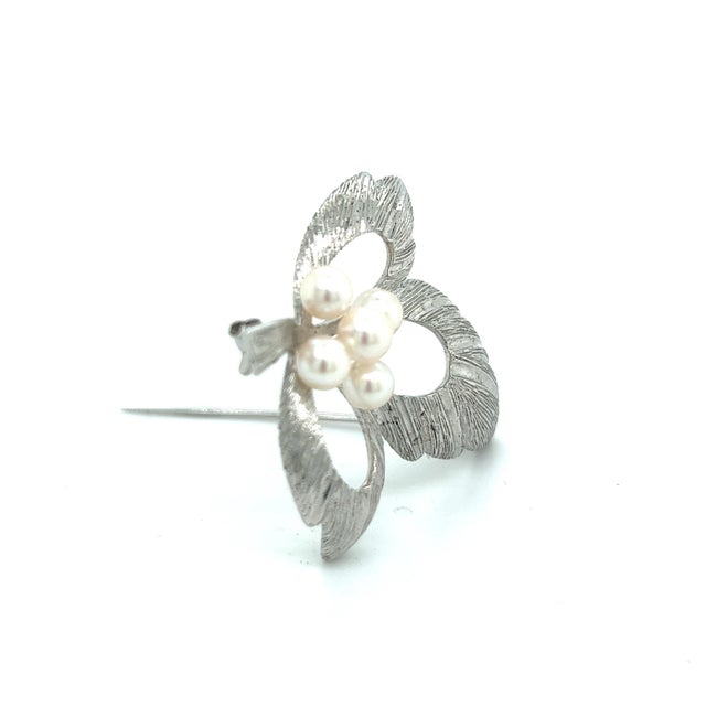 1990s 1990s Mikimoto Estate Akoya Pearl Brooch Pin Sterling Silver For Sale - Image 5 of 9