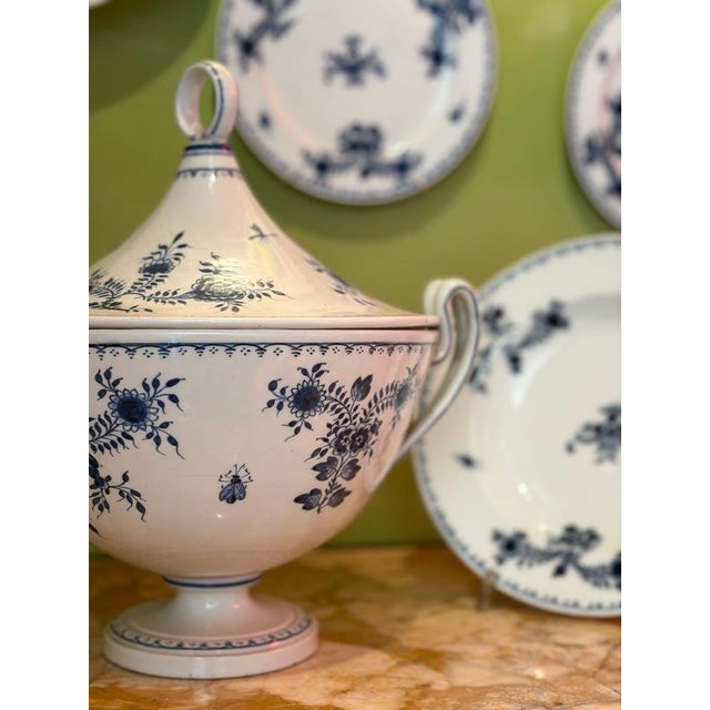 18th Century Blue and White Porcelain Serving Tureen and Platters, Vienna, Austria, Set of 10 For Sale - Image 4 of 17