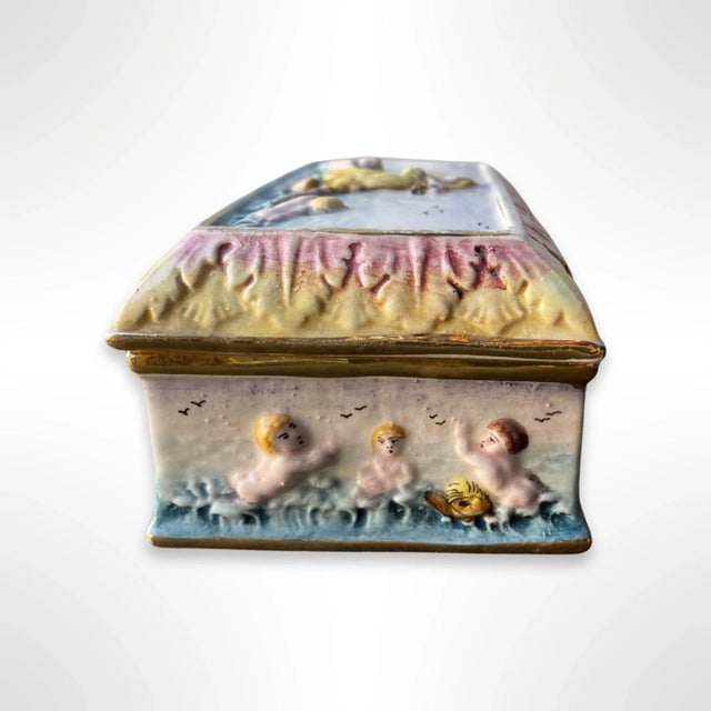 Early 1900s Italian Capodimonte Porcelain Ceramic Box For Sale In San Diego - Image 6 of 9