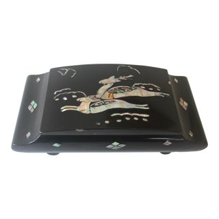 Mid 20th Century Vintage Black Lacquer and Abalone Shell Lidded Trinket Box With Mid-Century Modern Deer Inlay For Sale