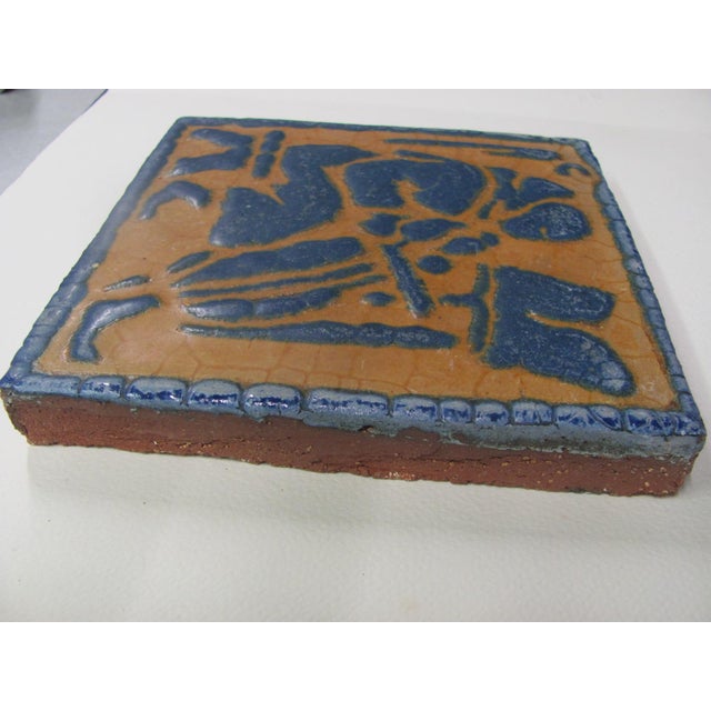 Early 20th Century Rare Grueby Pottery 6" X 6" Fiddler Tile in Blue and Yellow Glazes 1905 For Sale - Image 5 of 12