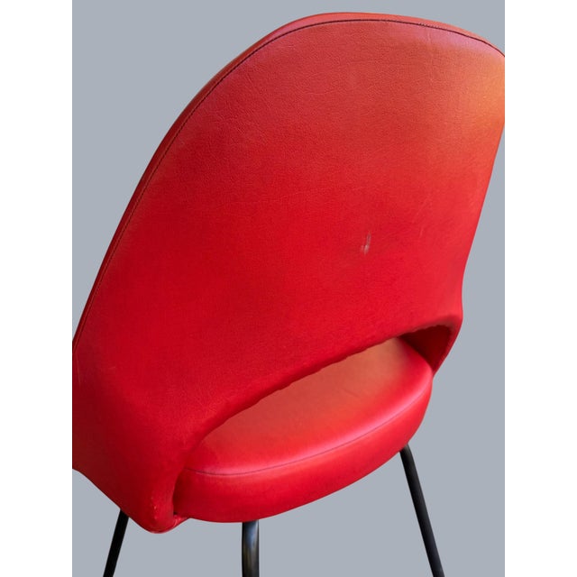1950s Eero Saarinen for Knoll Executive Side Chairs in Red Vinyl - Pair For Sale - Image 12 of 14