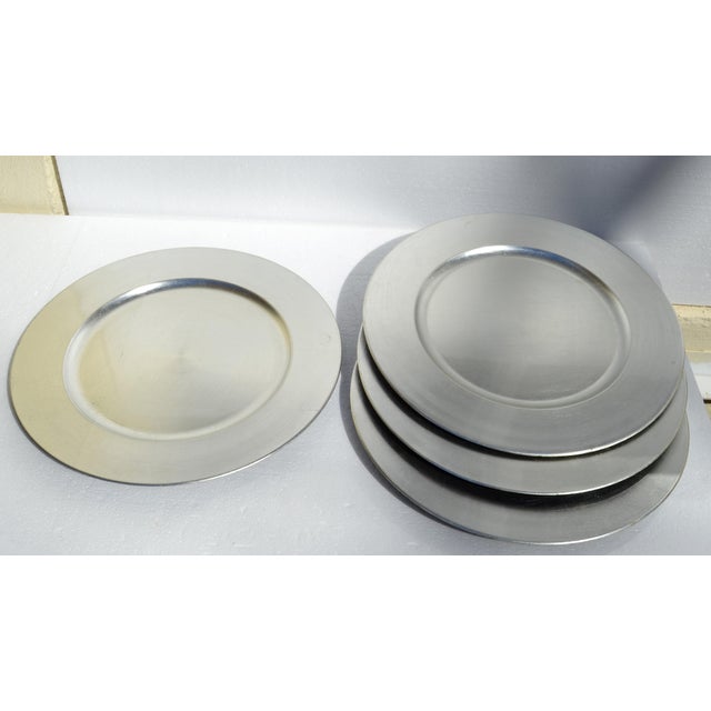 American The Bullseye Design Silver Lacquered 14 Inch Charger Plate Set of 4 Original Box For Sale - Image 3 of 15