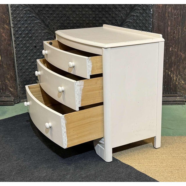 Cream Small English Chest of Drawers in Oak, 1960s For Sale - Image 8 of 11