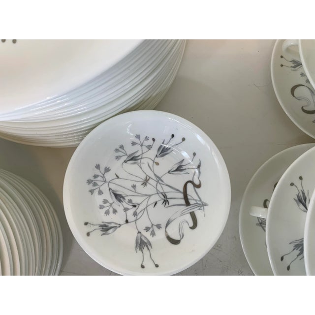 Huge Set of Wedgwood Bone China in Wild Oats Pattern For Sale In Providence - Image 6 of 12