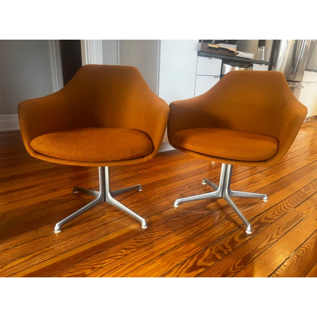Vintage, Mid Century Modern Vecta Group Swivel Chairs in Burnt Orange For Sale In Cincinnati - Image 6 of 12