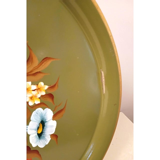 Distressed Olive Green Toleware Serving Tray Vintage Pilgrim Art Hand Painted Tole For Sale In Savannah - Image 6 of 7