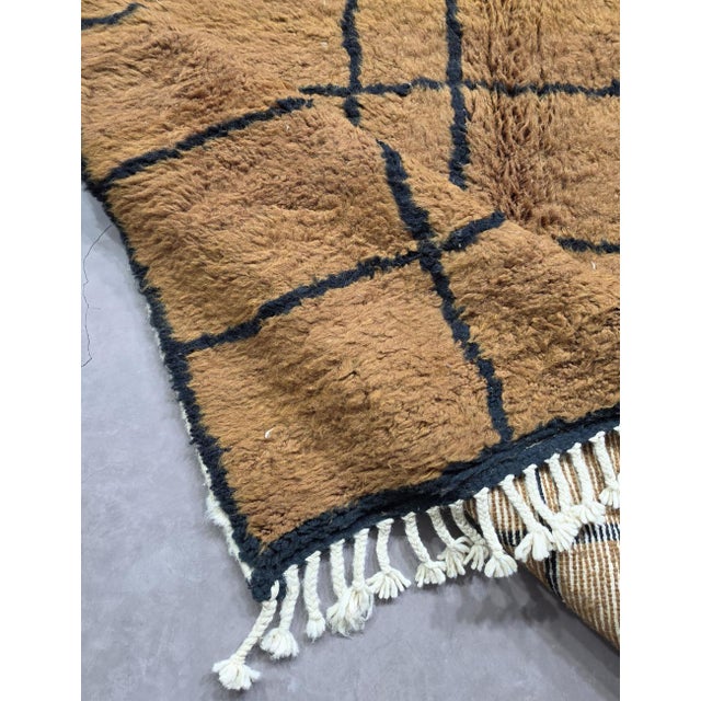 Brown Grid Moroccan Rug – Handmade Berber Wool Carpet This elegant handmade Moroccan rug features a warm brown wool field...