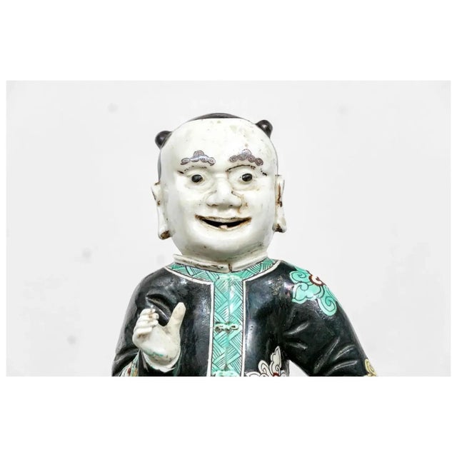 19th Century Antique Chinese Export Kangxi Famille Noir Porcelain Figure of an Attendant For Sale - Image 5 of 12