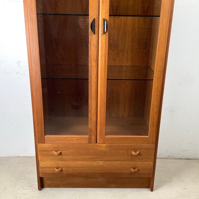 Domino Mid-Century Danish Teak Display Cabinet by Domino Møbler For Sale - Image 4 of 12