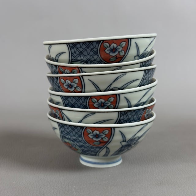 A refined tableware set with a strong visual impact and a collector's item. This bowl set stands out for its delicate...