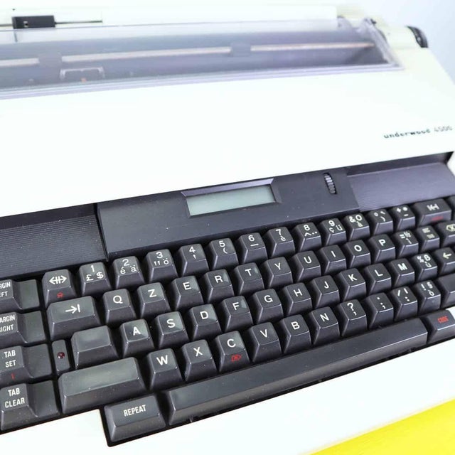Model 4500 Typewriter from Underwood For Sale - Image 3 of 9