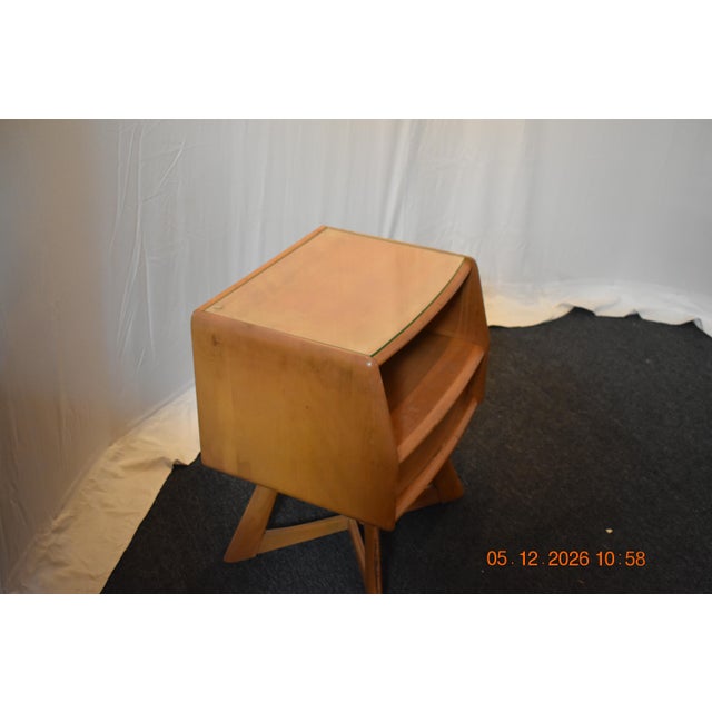 Mid-Century Modern 1950s Heywood-Wakefield “Sculptura” Mid-Century Modern Nightstand / End Table For Sale - Image 3 of 5