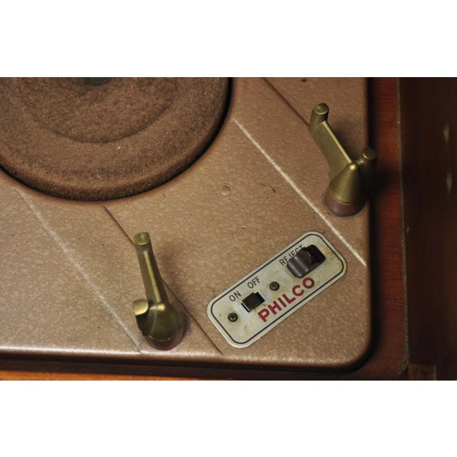 Antique Philco Tube Radio Table Record Player Mahogany Case Model 46-1203 For Sale - Image 10 of 18