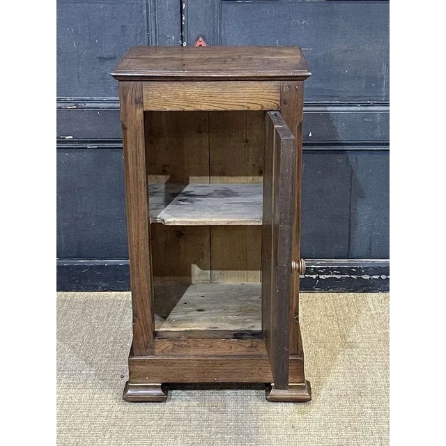 Chestnut bedside table at the start of XXth century - L = 38cm, p = 32cm, H = 72cm.