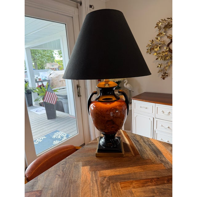 Vintage Frederick Cooper Chicago Faux Burl Urn Table Lamp – Black & Brass For Sale - Image 12 of 12