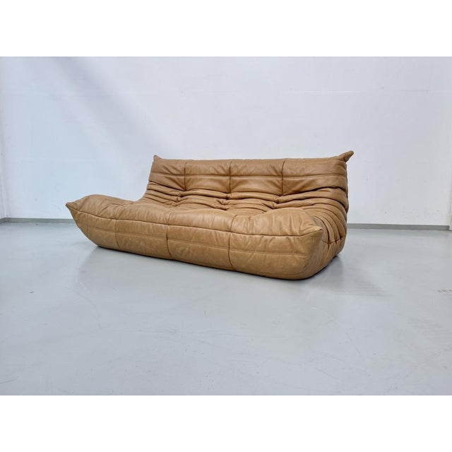 Mid-Century Modern French 3-Seater Togo Sofa in Camel Leather attributed to Michel Ducaroy for Ligne Roset For Sale - Image 3 of 13