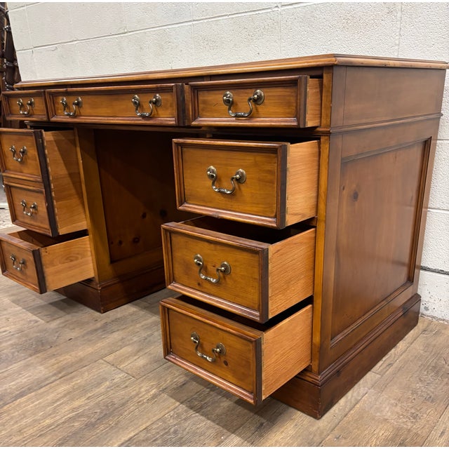 Vintage Sligh Lowry Furniture Green Leather Top Executive Desk For Sale - Image 14 of 18