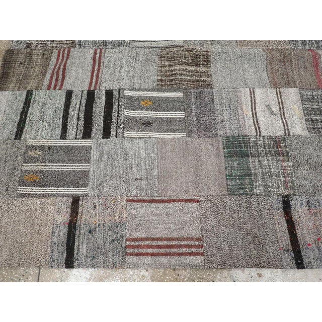 Textile Galerie Shabab Collection Mid-20th Century Turkish Flatweave Kilim Accent Carpet For Sale - Image 7 of 10