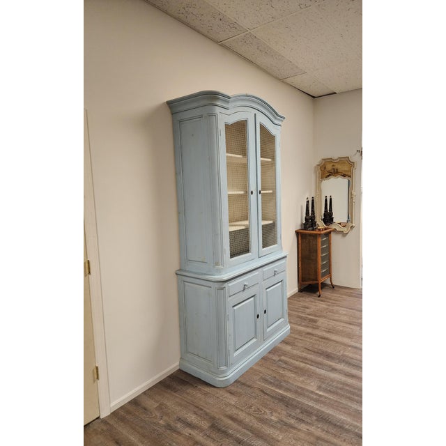 Mid 20th Century Swedish Rococo Style Painted Vitrine/Display Cabinet With Molded Bonnet Top For Sale In New York - Image 6 of 16
