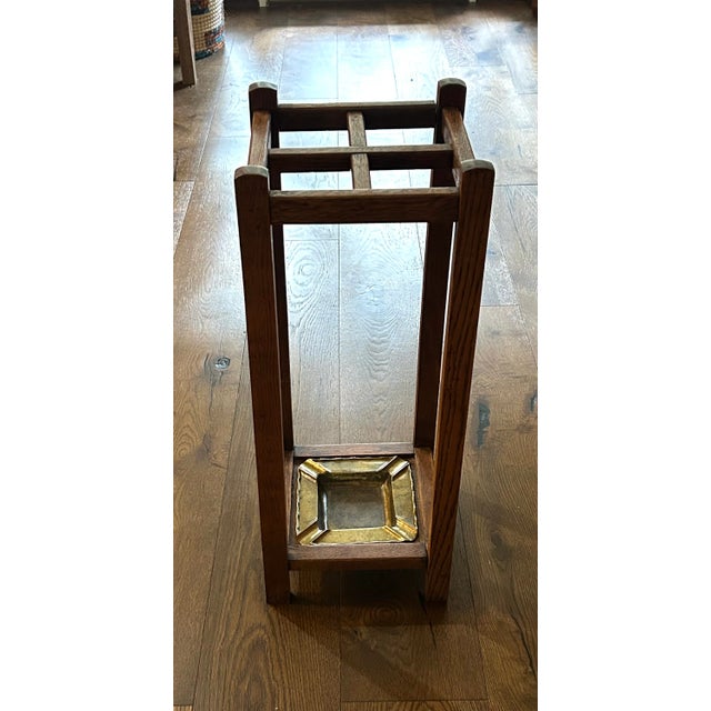 Offering a lovely aged oak stand with beautiful graining. Rain pan is brass and all is in excellent condition..