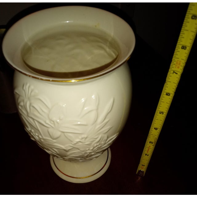 Art Deco 1980s Lenox Porcelain Lily Vase 24 K Gold Trim For Sale - Image 3 of 4