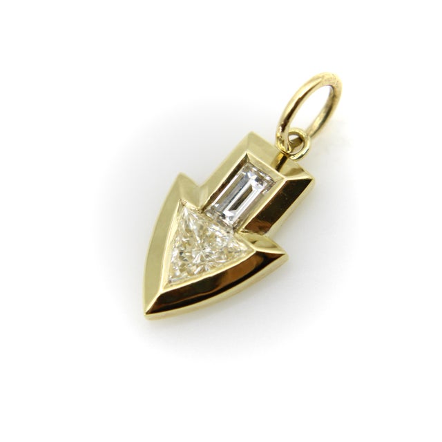 Contemporary 18k Gold Diamond Arrow Pendant For Sale - Image 3 of 9